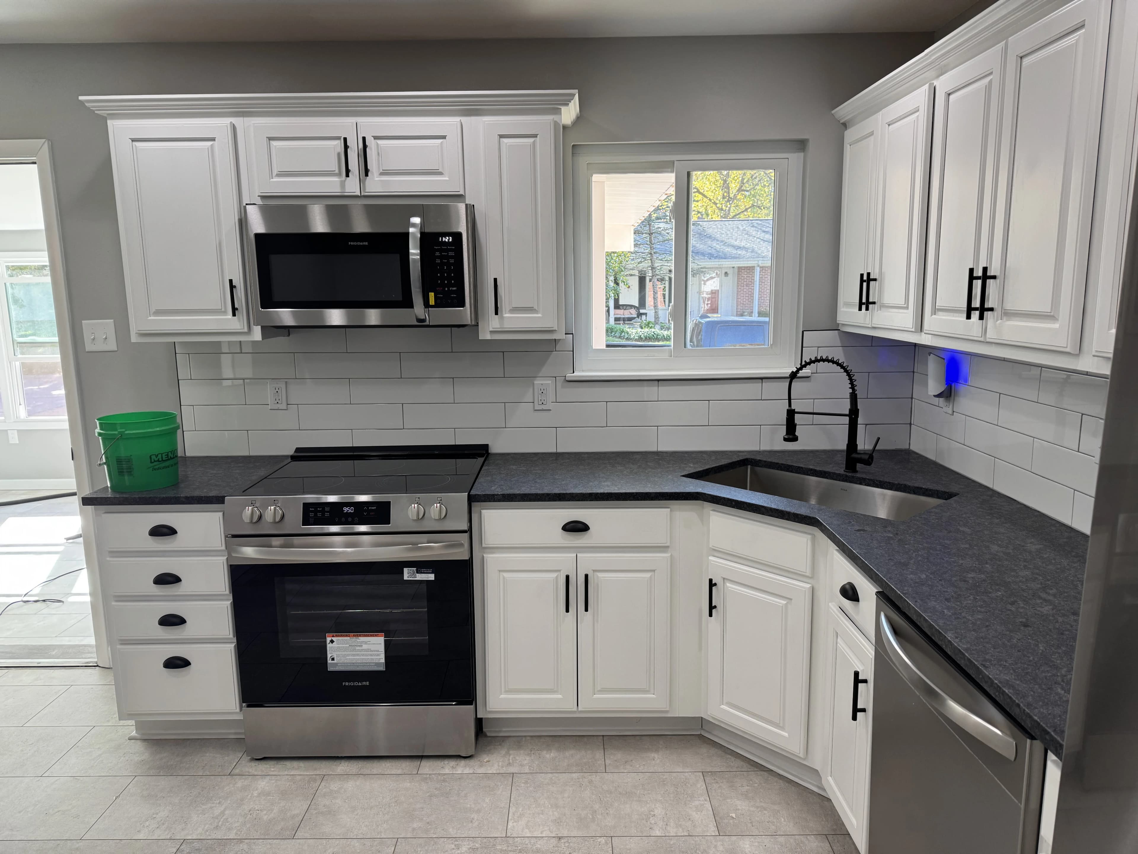 Kitchen cleaning Town and Country — steam sanitization and surface restoration