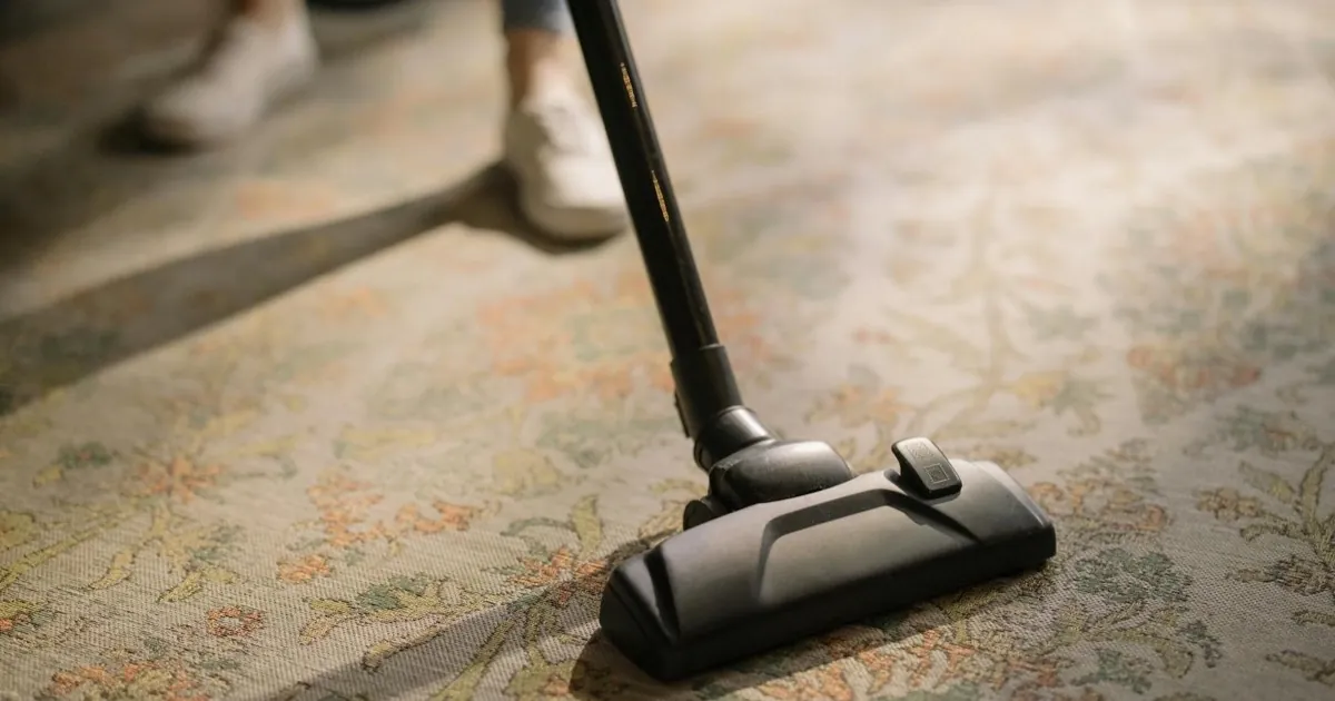 Vacuum passing over a patterned carpet during carpet cleaning