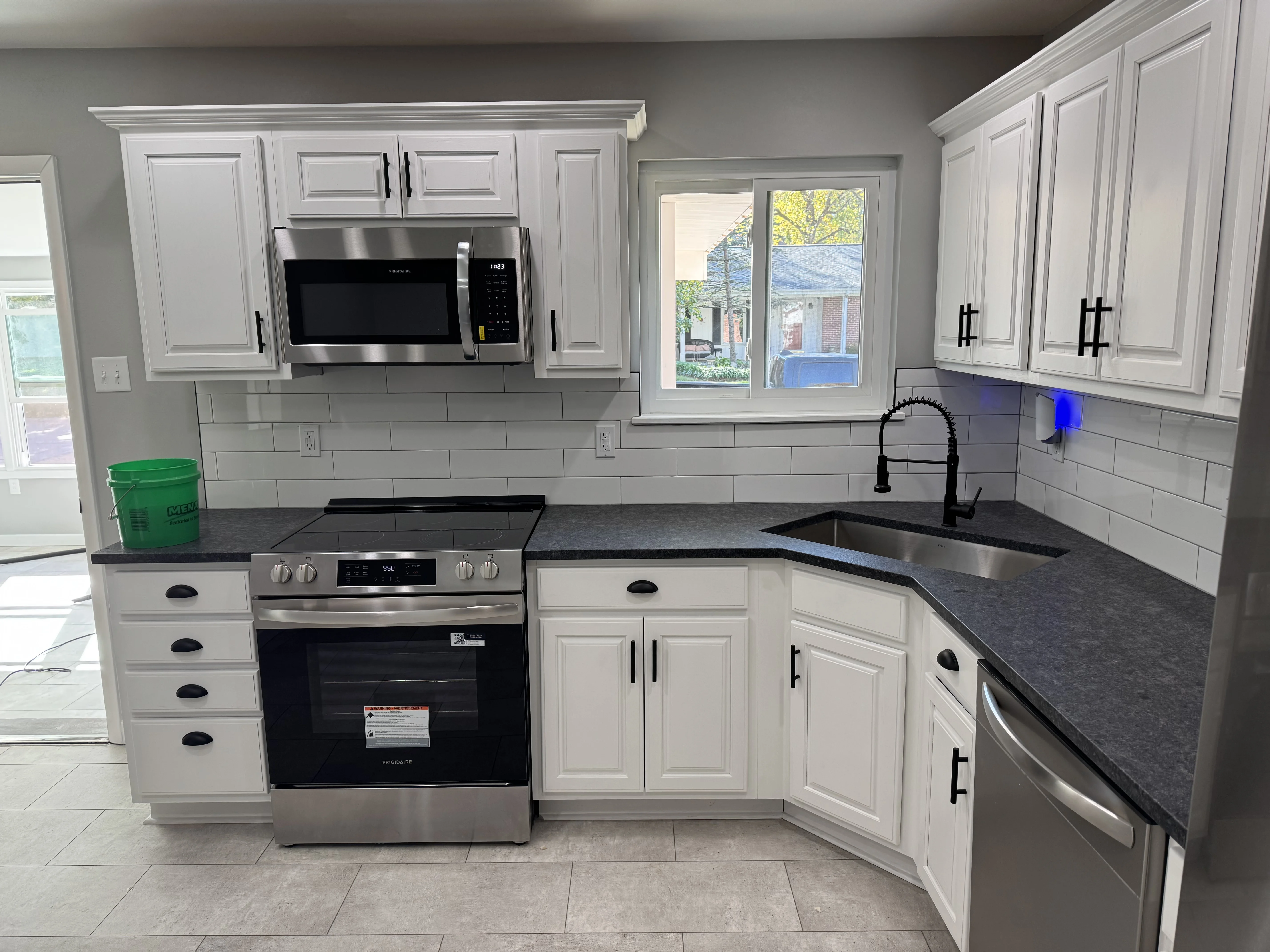 Kitchen cleaning Town and Country — steam sanitization and surface restoration